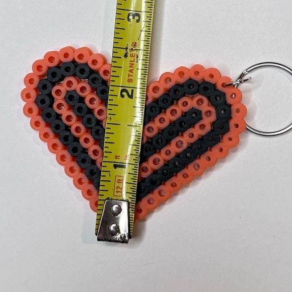 Black and orange heart keychain handmade with perler beads - Picture 4 of 4